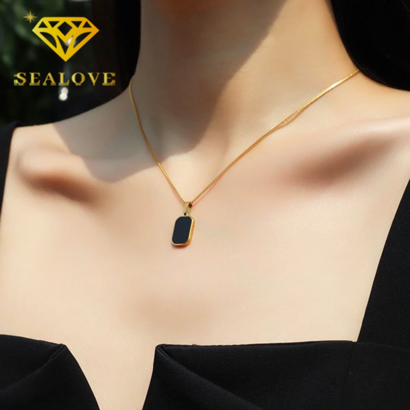 Kalung Titanium Wanita Anti Karat Persegi Keberuntungan Emas 18K Fashion Korea Aesthetic Aksesoris Perhiasan