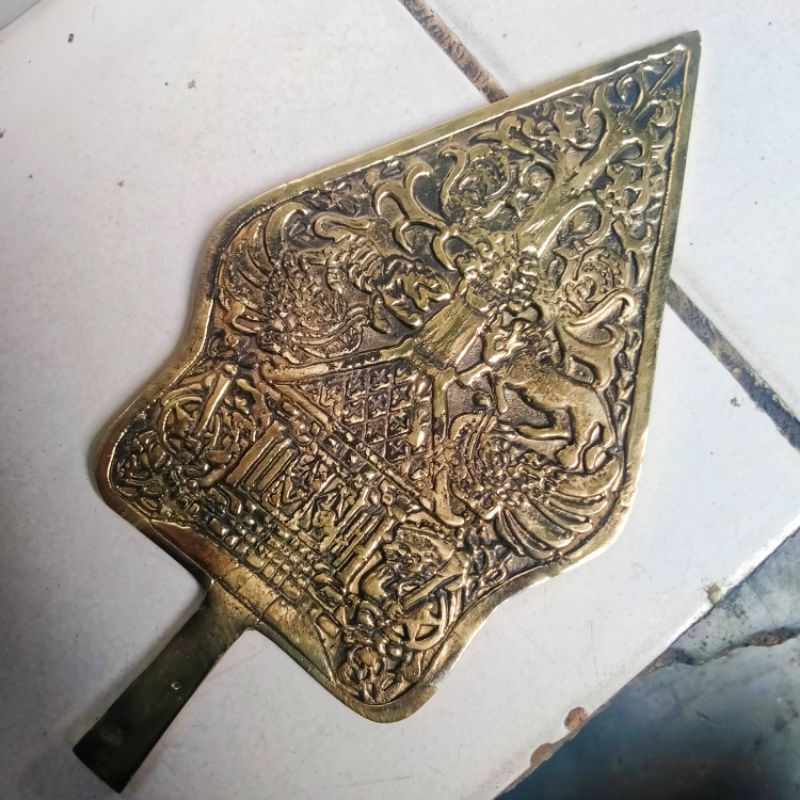 Koleksi Wayang Gunungan Kuningan