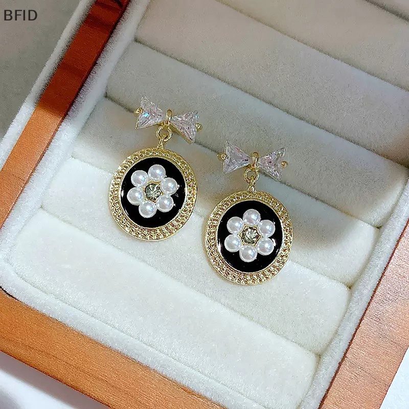 [BFID] 1pasang French Vintage Pearl Flower Pendant Earrings Ikatan Simpul Cahaya Elegan Stud Earrings Untuk Wanita Fashion Perhiasan Hadiah [ID]