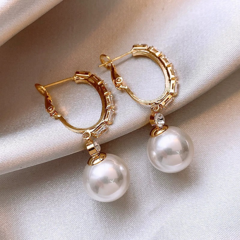 Anting Mutiara Elegan Dan Serbaguna Anting Mewah high-end Dan Ringan Gaya Perancis Earbud anti Rontok Baru Di2023