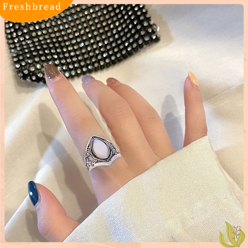 &lt; Freshbread &gt; Pola Unik Punk Retro Cincin Good-looking Vintage Besar Oval Faux Moonstone Ring Aksesoris Perhiasan