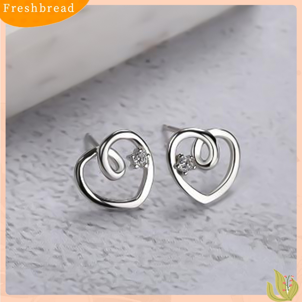 &lt; Freshbread &gt; Lady Berlian Imitasi Bertatahkan Berongga Jantung Telinga Stud Anting Perhiasan Hadiah Hari Valentine