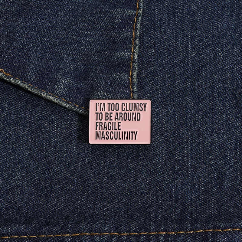 Pin Enamel Feminist I'M Terlalu Lemas Untuk Berada Di Sekitar Fragile Maskulinitas Bros Lencana Baju Kerah Pin Pink Wanita Perhiasan Hadiah