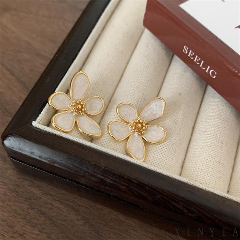 【Bayar di tempat】Anting Bunga Camelia Wanita Serbaguna Kecil Segar Rasa Canggih Anting Fashion Sederhana