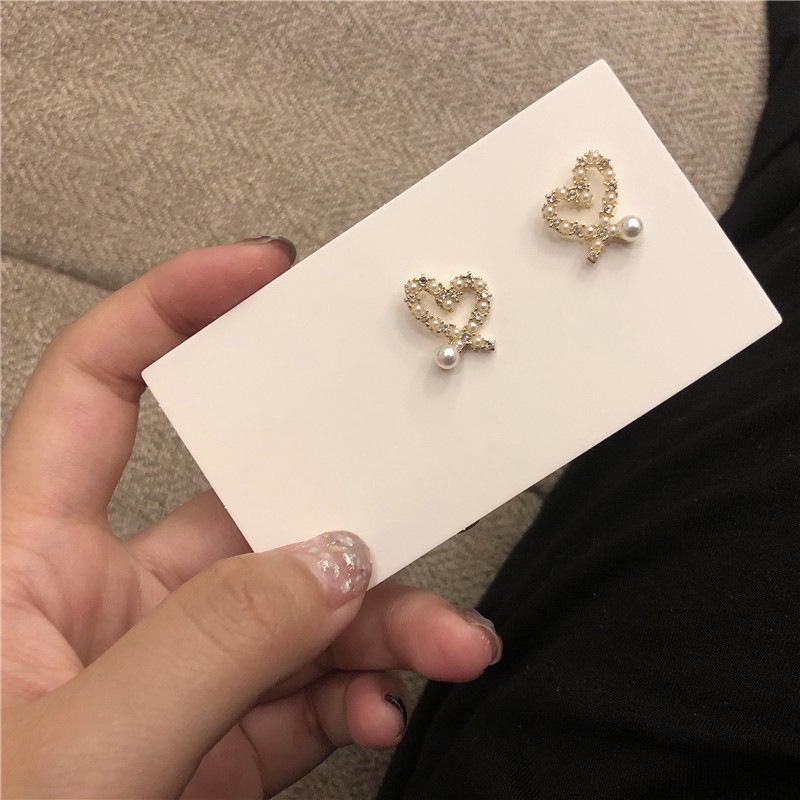 Anting Tusuk Mutiara Kristal Elegan Hati Hollow Out Anting Emas Untuk Aksesoris Perhiasan Wanita