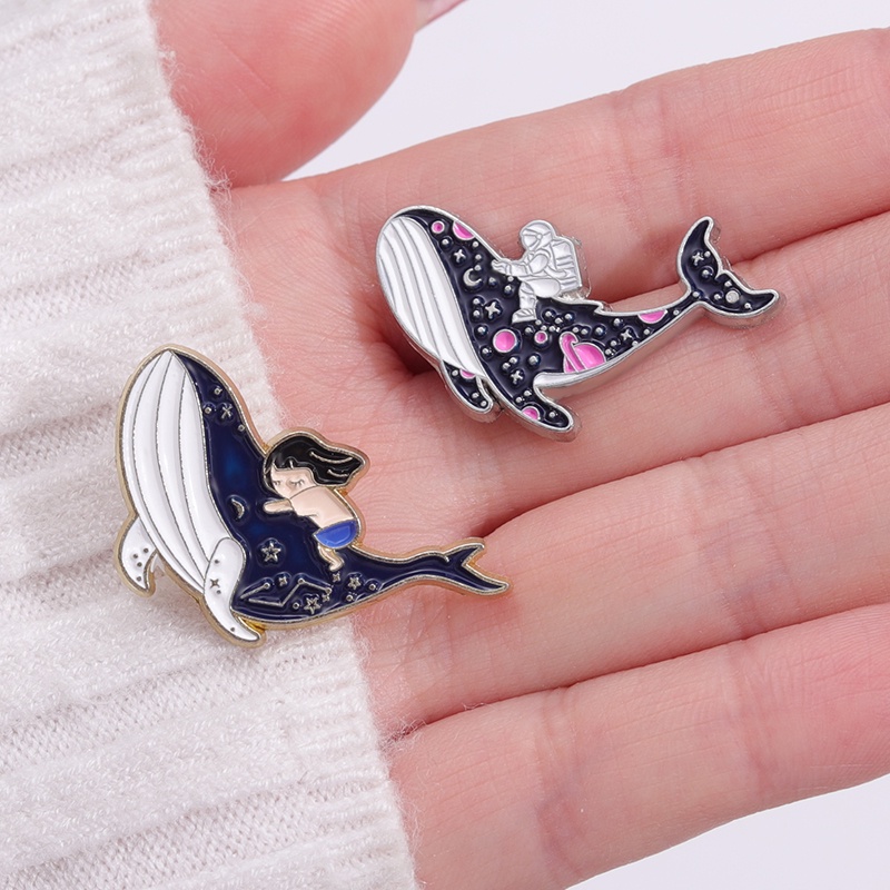 Paus Lucu Enamel Pin Kartun Laut Astronot Whale Bros Lencana Kerah Pin Keren Ruang Perhiasan Hadiah Untuk Teman Anak-Anak