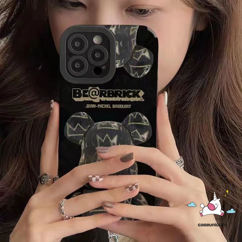 IPHONE Merek Trendi Violent Bear Kaws Casing Belakang Kompatibel Untuk Iphone7 8 Plus11 14 12 13 Pro MAX X XR XS MAX Kartun Silicon Lembut Shockproof Tekstur Kulit Mewah Ponsel Cover