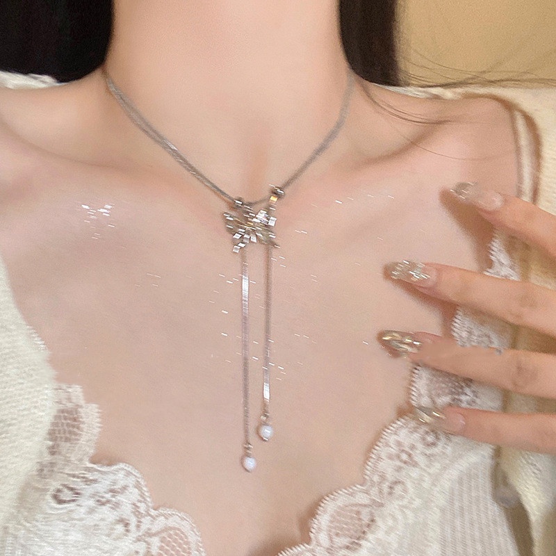 Temperamen Ins Angin Dingin Kupu-Kupu Mutiara Rumbai Kalung Wanita Cahaya Mewah Niche Tulang Selangka Rantai Desain Rasa Leher High-end