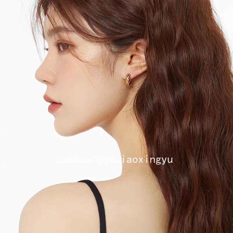 Anting Hoop Motif Belah Ketupat Korea Anting Lingkaran Grid Minimalis Perancis