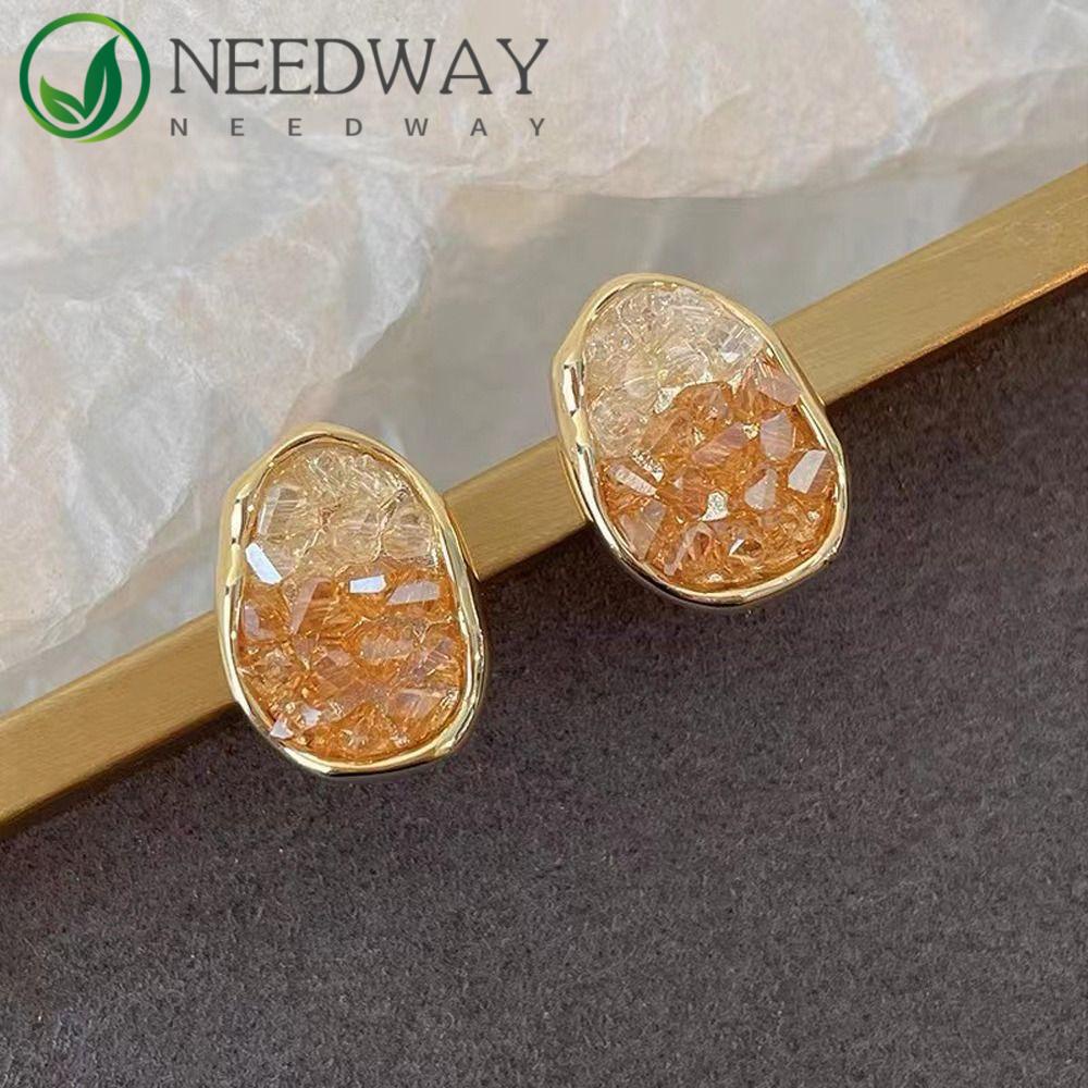 SKJK   Anting Gradien Wanita Halus Desain Niche Sederhana Perhiasan Fashion Manis Logam Berlian Imitasi Gaya Korea Earrings