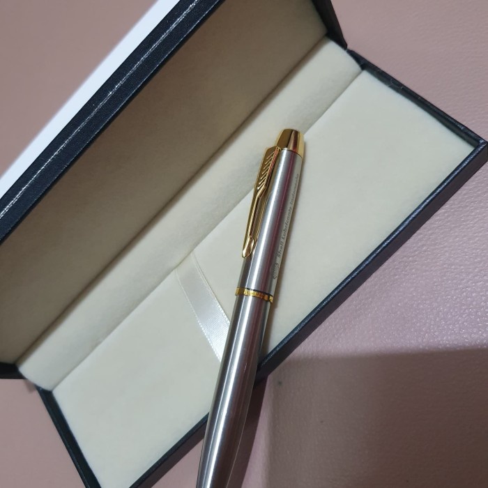 

Pulpen Parker Sonnet TW Stainless Steel Klip Emas Free Grafir Nama