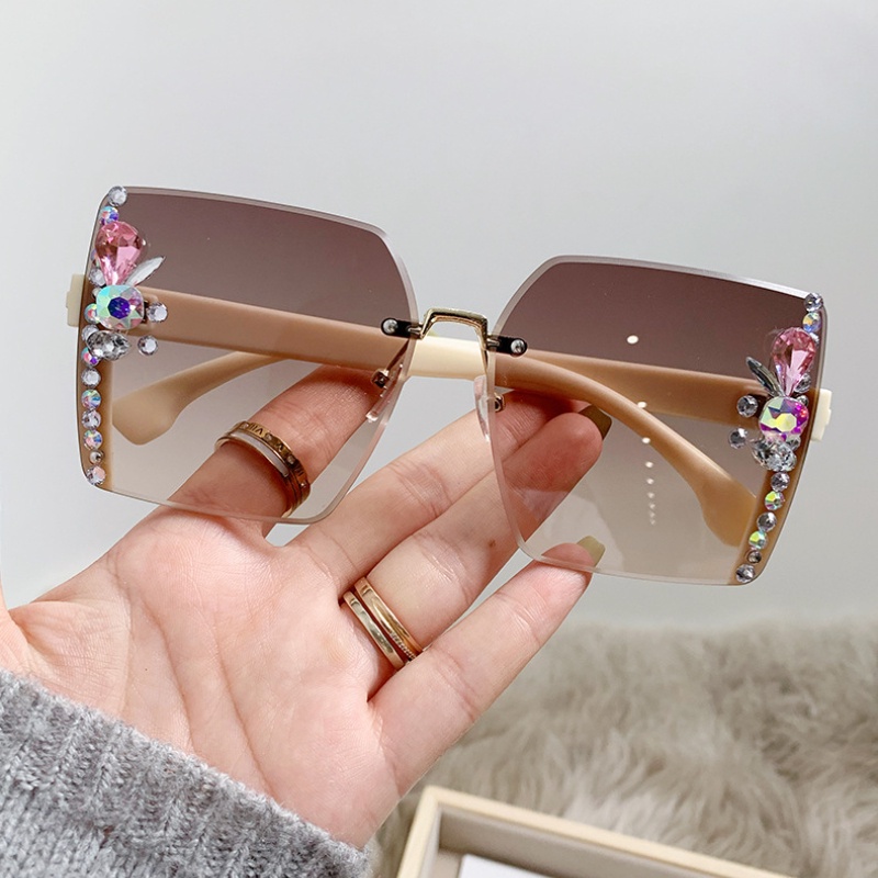 (YUZHU) Trendy Fashion Rimless Trimmed Sunglasses Square Diamond Shimmering Sunshade Untuk Wanita