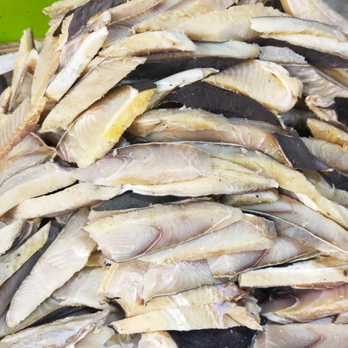 

Ikan Asin Cucut Kulit