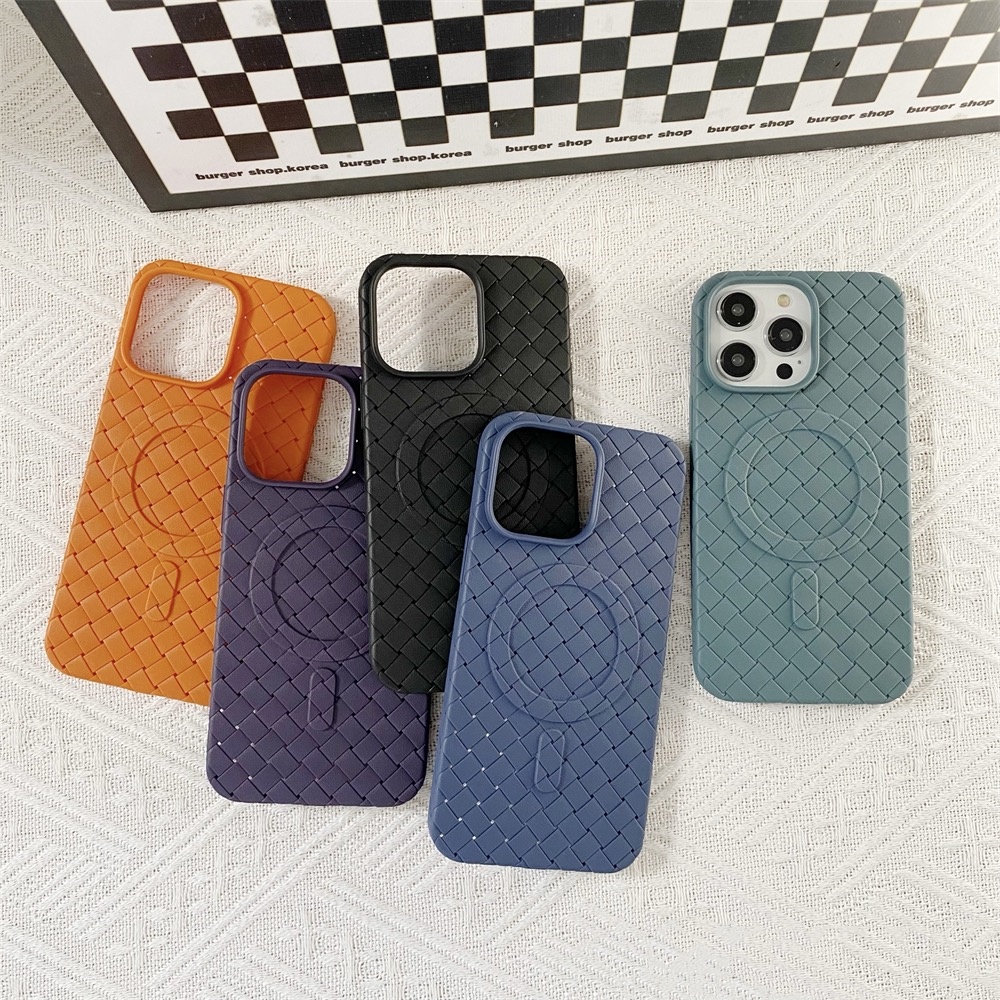 The new high-quality phone case for iPhone 14, 14 Pro, 14 Pro Max woven heat dissipation magnetic suction phone case iPhone 13 Pro Max frosted anti drop phone case