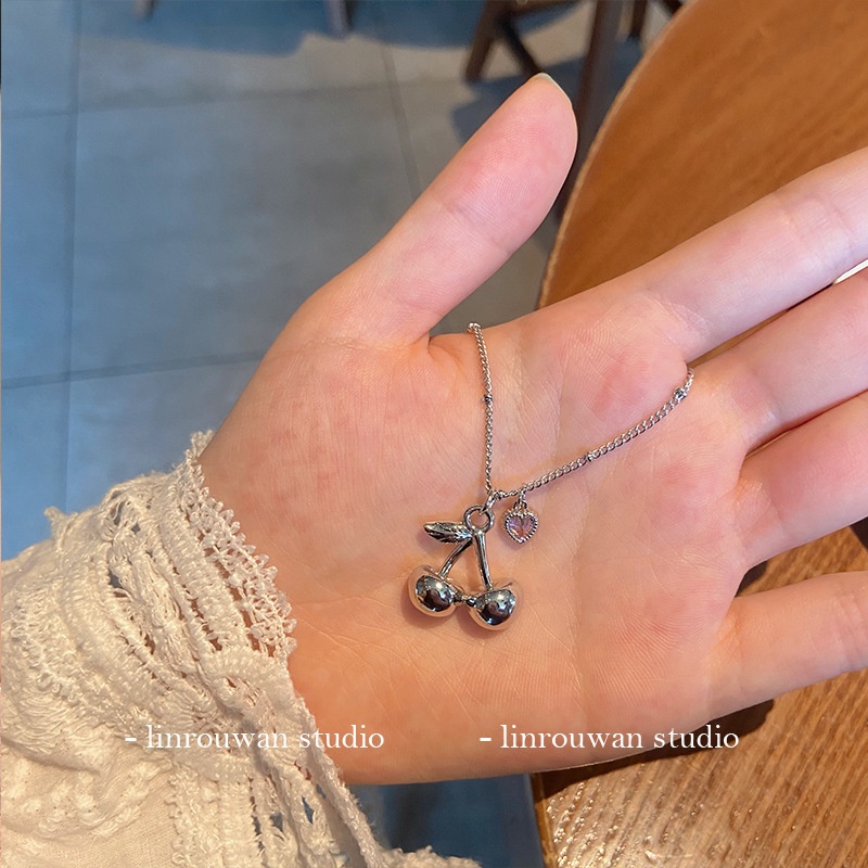 Kalung Liontin Cinta Cherry Bertabur Berlian Jepang Korea Keren Fengsen Retro Necklace Influencer Rantai Klavikula Unik Necklace