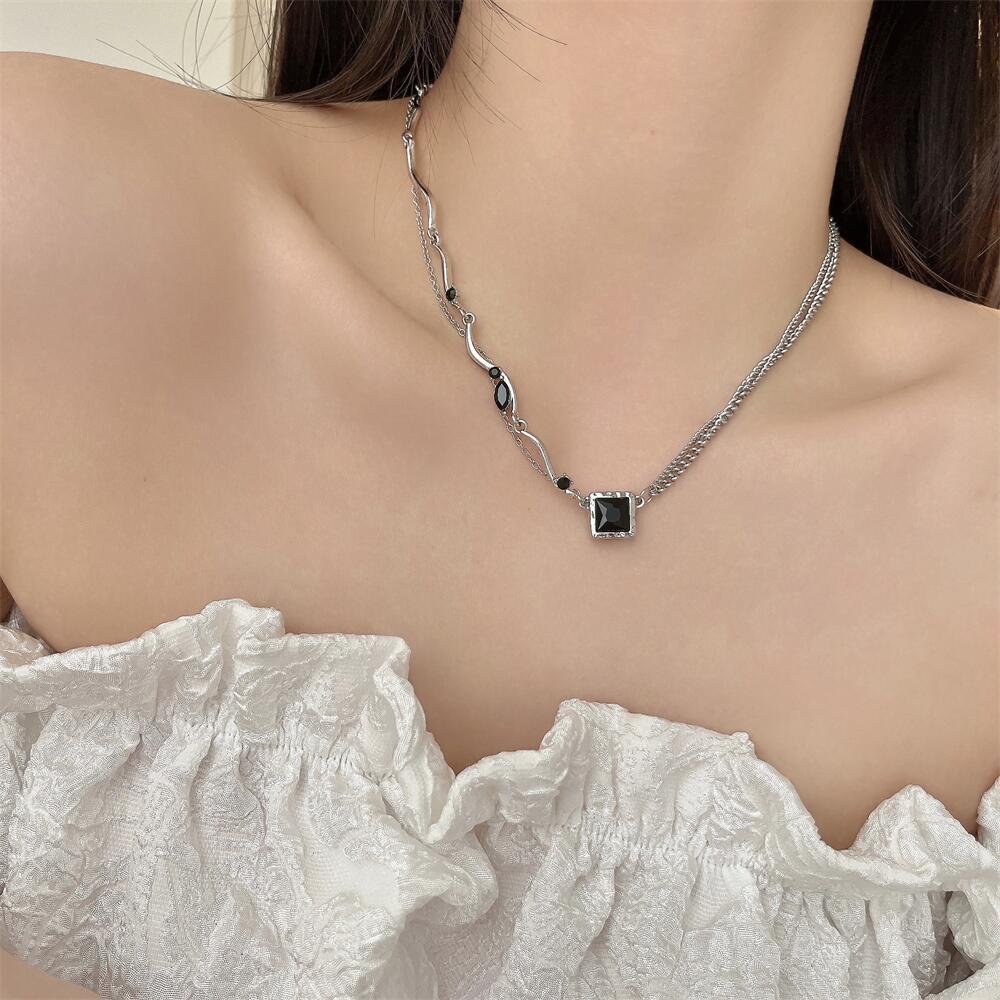 Gaya Baru Eropa Amerika Unik Double Layer Susun Rantai Kalung Hitam Zirkon Jahitan Klavikula Rantai choker Wanita