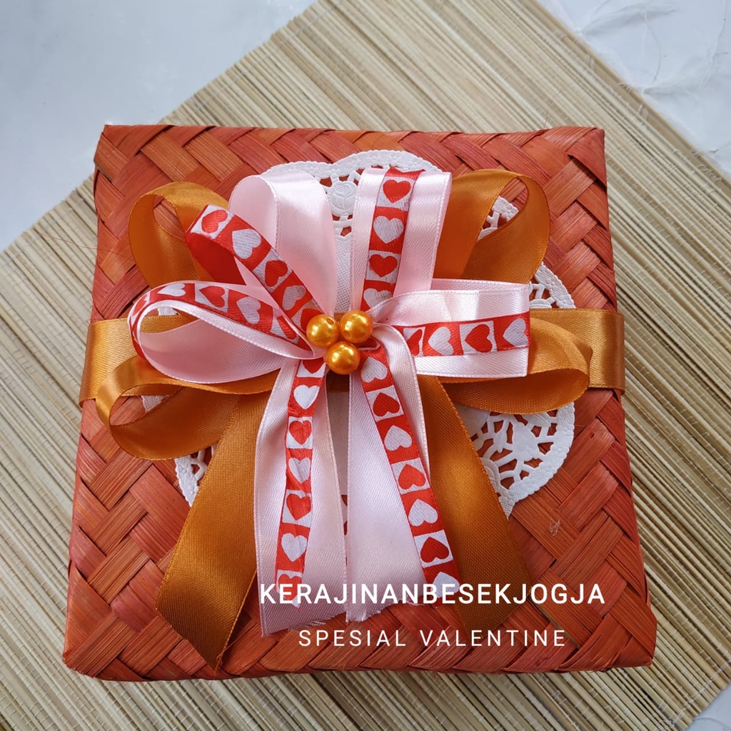 

( VALENTINE ) SEPASANG BESEK WARNA PITA ANEKA UKURAN besek warna besek pita kotak kado coklat wadah coklat wadah kado