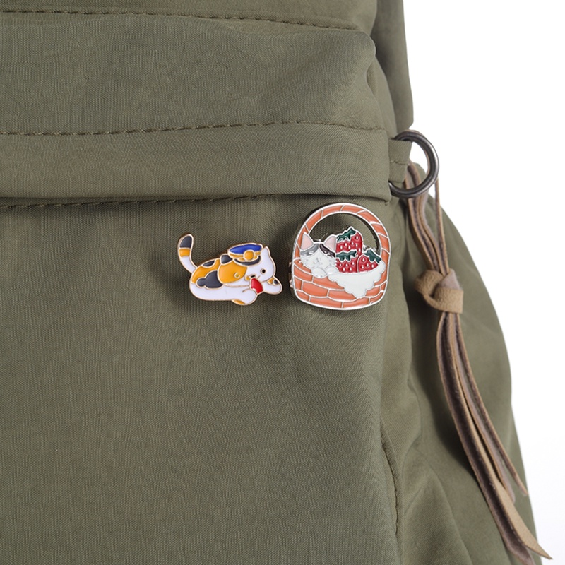 Kartun Kucing Enamel Pin Hitam Putih Hewan Membaca Bros Lucu Lencana Logam Aksesoris Custom Ransel Perhiasan Grosir