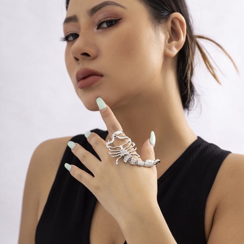 Gaya Punk Cincin Tanggal Berkilau Cincin Perhiasan Jari Ganda Yang Unik Hip Hop Trend Perhiasan Aksesoris Berlebihan Rantai Cincin Kalajengking