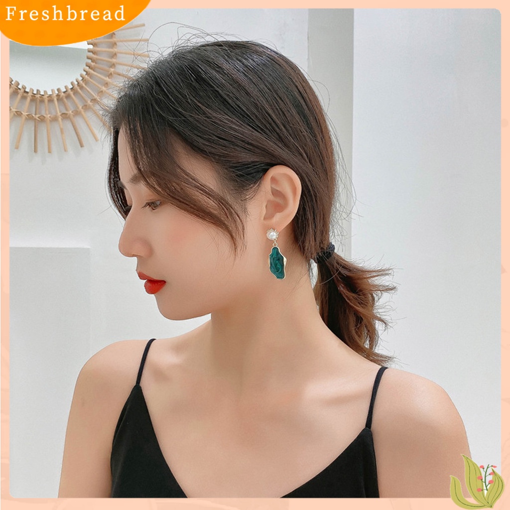 &lt; Freshbread &gt; 1pasang Anting Menjuntai Geometris Liontin Perhiasan Mutiara Imitasi Tidak Teratur Dicat Ringan Anting Tusuk Untuk Pacaran