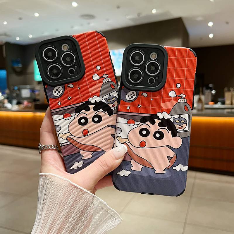 Leather Soft Case iP iPhone 7 8 Plus SE 2020 X XR XS Max 11 12 13 14 Pro Max 14 Plus Phone Case Camera Protect Cute bathe Crayon Shin Chan Anime Cartoon