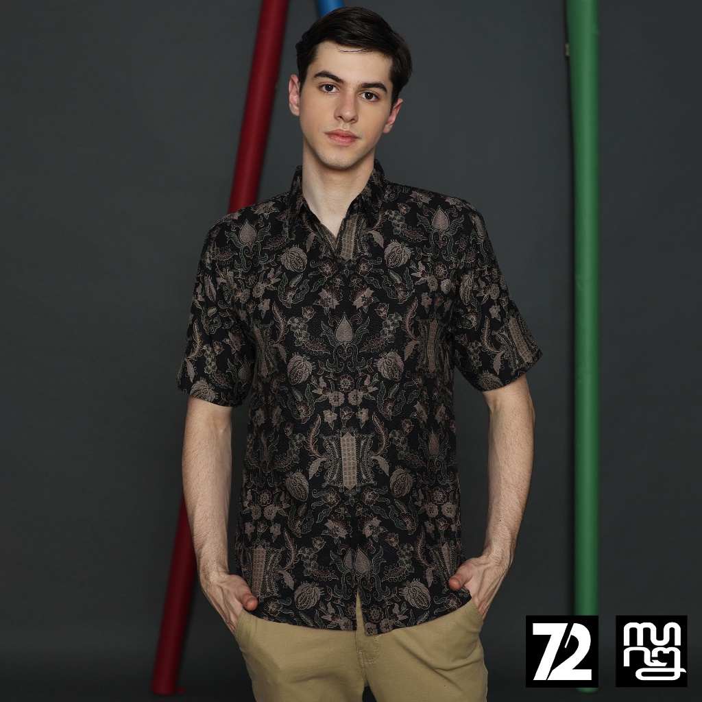 KEMEJA BATIK PRIA Lengan Pendek Motif Pintu Aceh Warna Hitam 723414 Cap 72 - Baju Kemeja Atasan Pakaian Setelan Batik Pria Cowok Laki Laki Remaja Keluarga Kantor Lengan Pendek Modern Slimfit Slim Fit Premium Kekinian