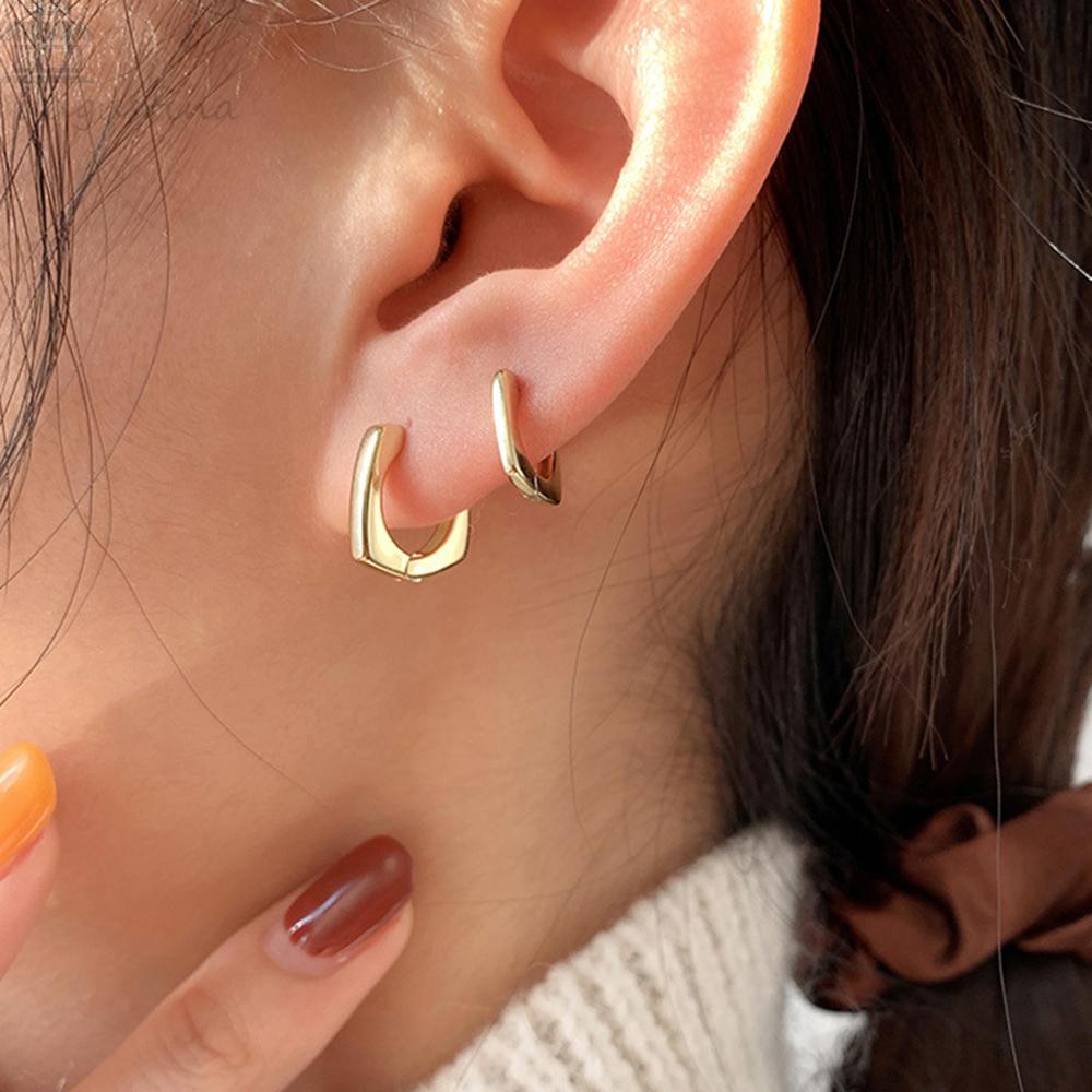 Anting Hoop Agustina Hadiah Fashion Warna Emas Mengkilap Kesederhanaan Geometris Ear Stud