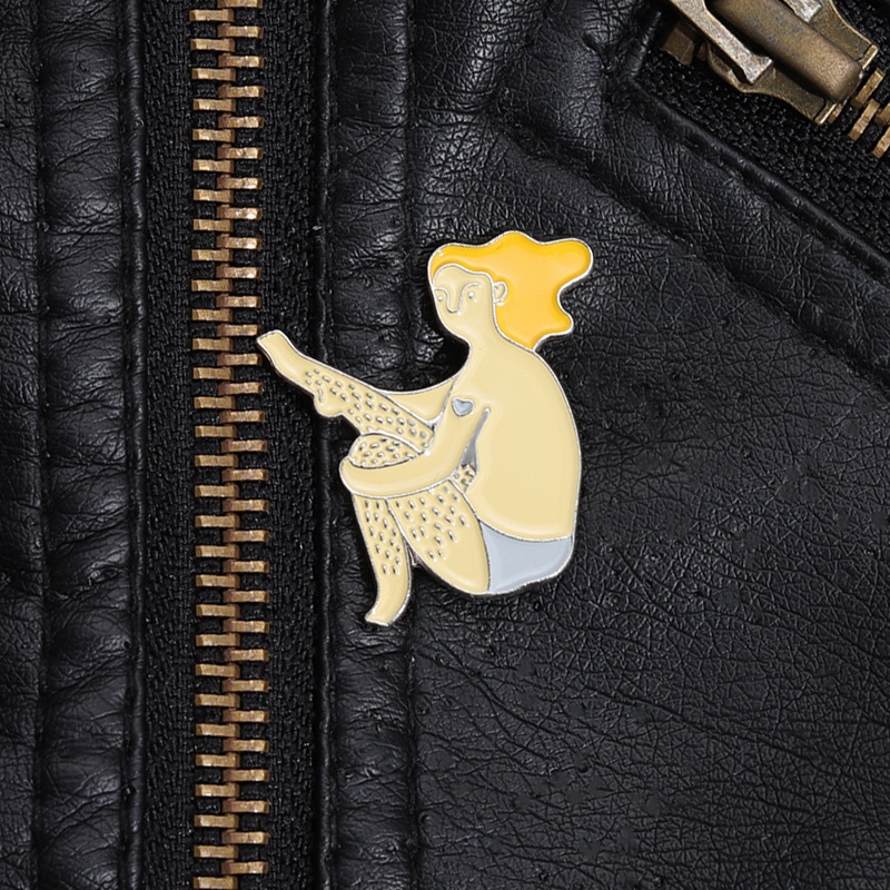 Feminist Enamel Pin Gadis Dengan Kaki Bros Kerah Lencana Feminisme Perhiasan Hadiah Untuk Teman Anak