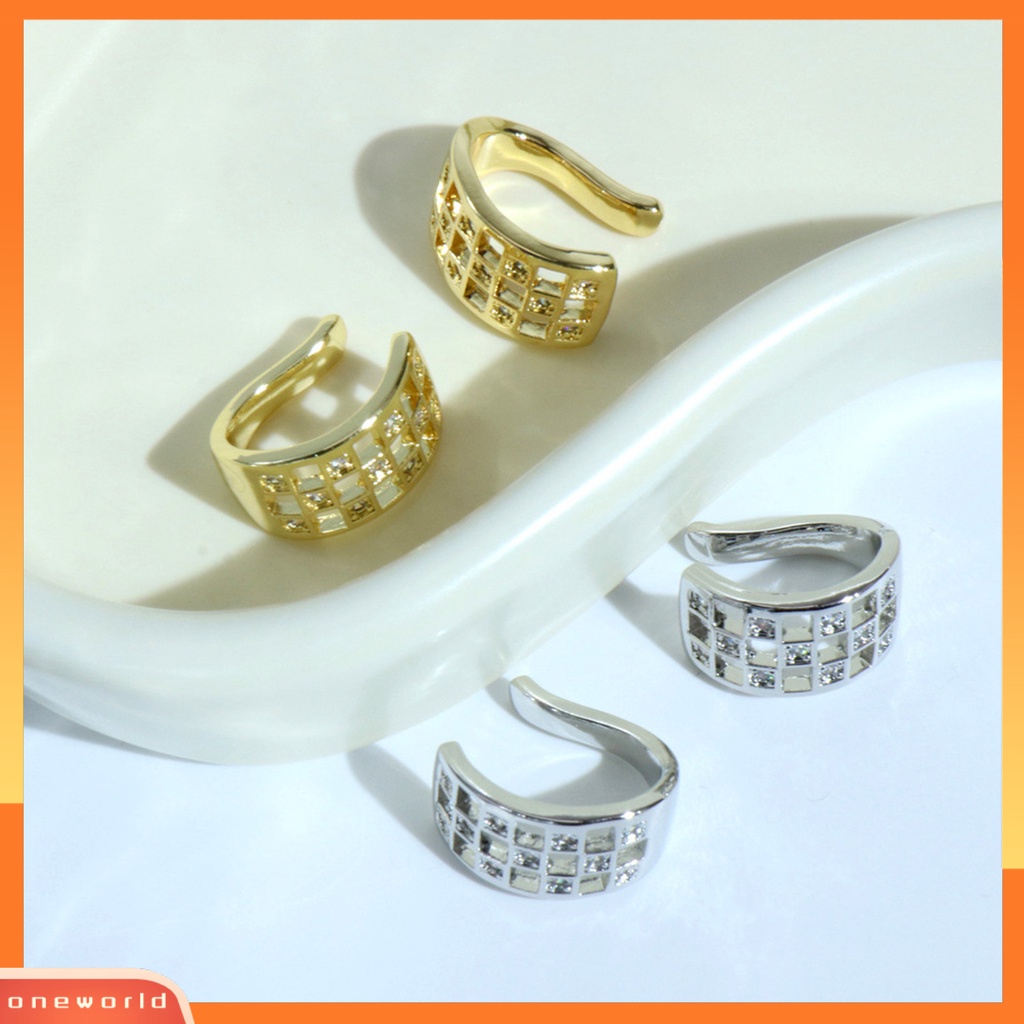 [EONE] 1pasang Anting Wanita Desain Kotak-Kotak Kepribadian Berongga Temperamen High-end Dress Up Hypoallergenic Non Piercing Telinga Klip Anting Perhiasan Fashion