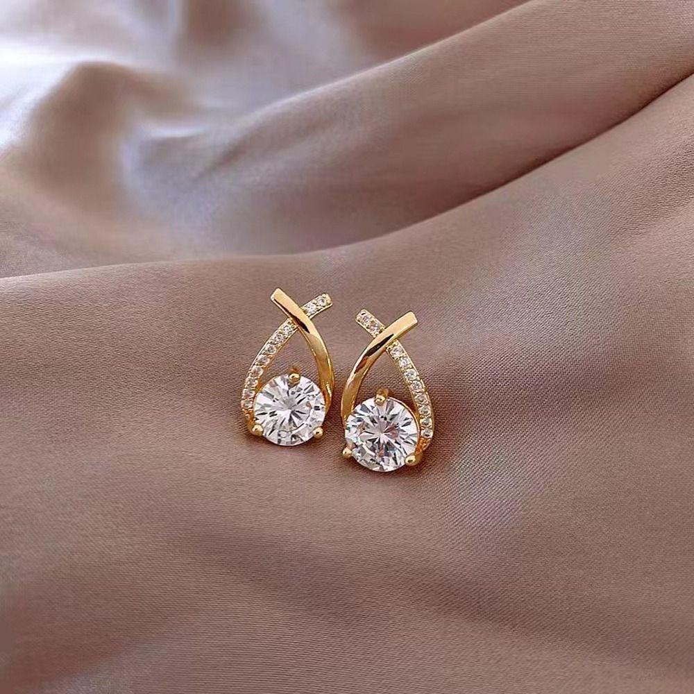 Mxbeauty Wanita Anting Vintage Indah Temperamen Halus Trendi Cross Niche Desain Hadiah Gadis Alloy Gaya Korea Earrings