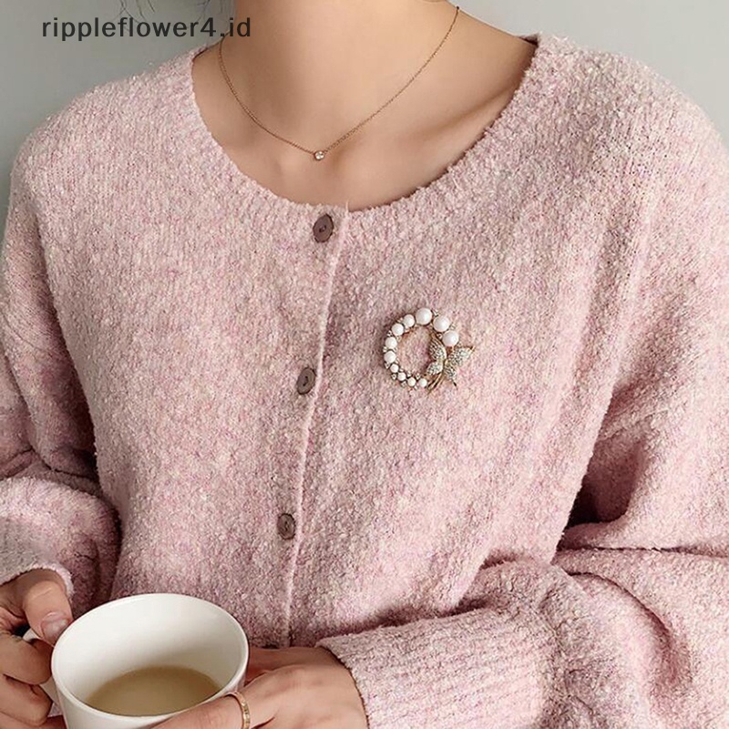 {rippleflower4.id} Fashion Pria Wanita Wanita Bros Lucu Surat Raja Sweater Mantel Aksesoris Bros Pesta Pernikahan Bros Pin Berpohon Raja Surat Bros Mutiara Bros Perhiasan Gi