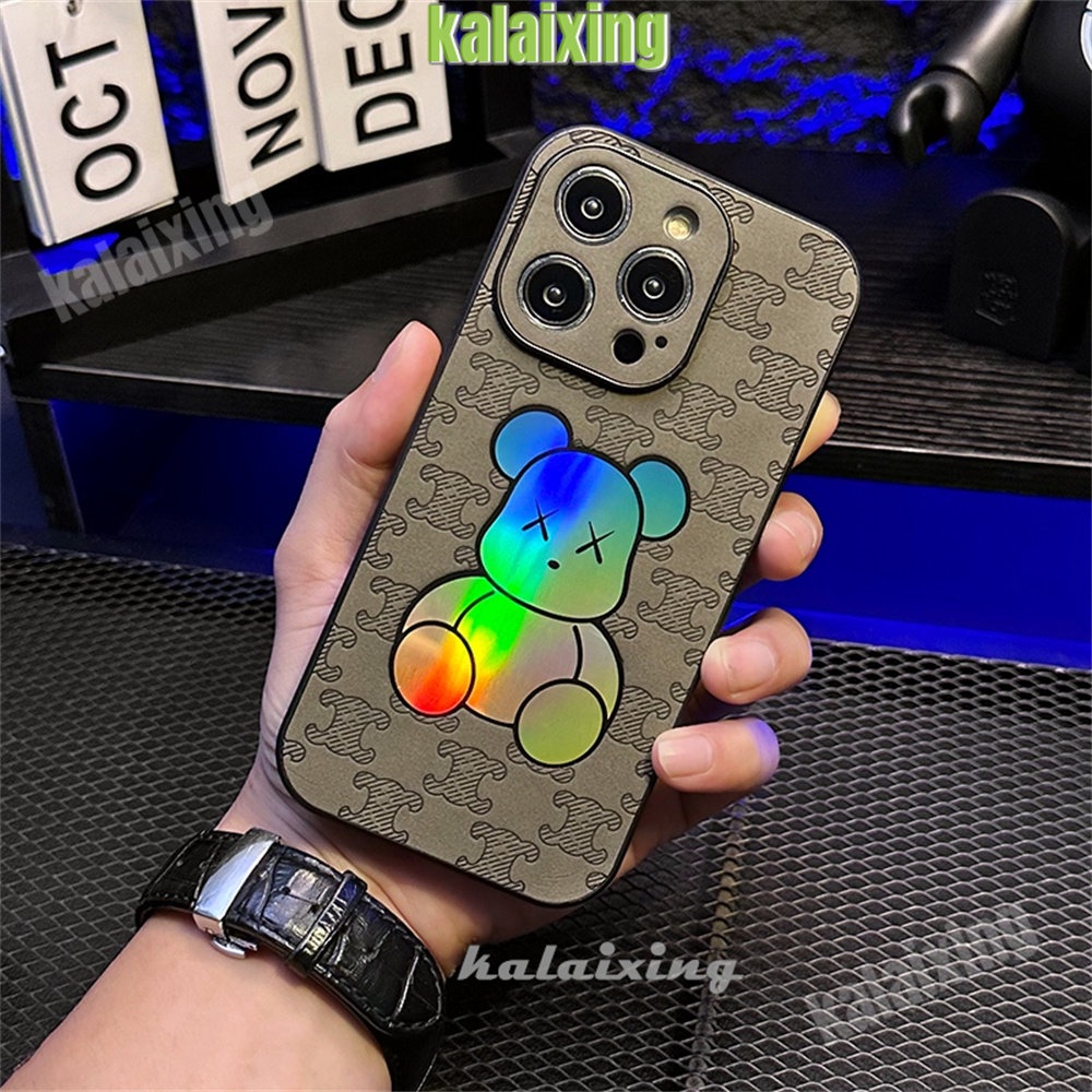 Casing Ponsel Bahan Kulit Suede Laser Motif KAWS Untuk iPhone 14 Pro Max/14Plus14 /14 Pro/13 12 11 Pro Max XR Casing Keras