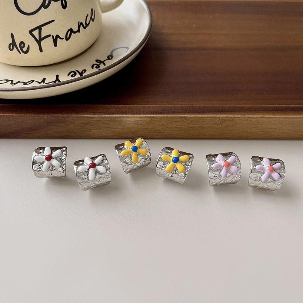 Mxbeauty Anting Enamel Simple Vintage Kerut Manis Bentuk C Bahan Alloy Perhiasan Telinga Untuk Wanita