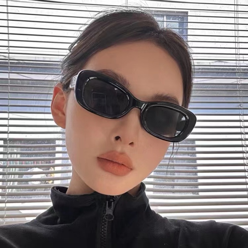 (YUZHU) Y2k Gaya Korea Fashion Bingkai Kecil Tiga Bintang Kacamata Hitam Vintage Fashion Design High End Sense Sunglasses Women