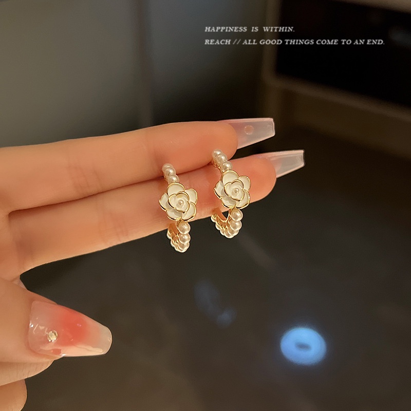 Anting Mutiara Bunga Camelia Putih Vintage Wanita Korea Tipe C Anting Wanita Hiasan Telinga Bunga