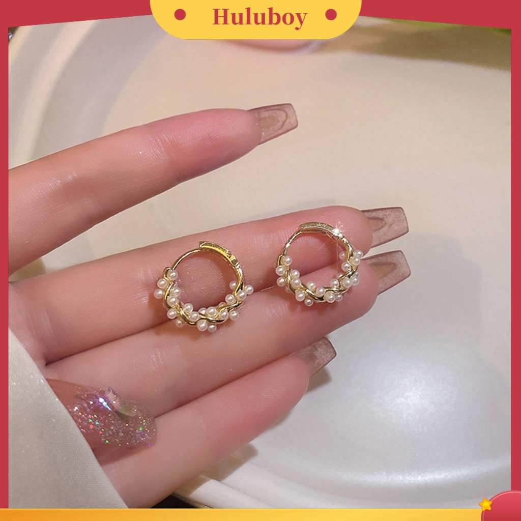 {Ready Stock} 1pasang Anting Hoop Cahaya Mewah Temperamen Mutiara Imitasi Minimalis Geometris Hias Hadiah Wanita Anting Lingkaran Perhiasan Pesta Aksesori Busana