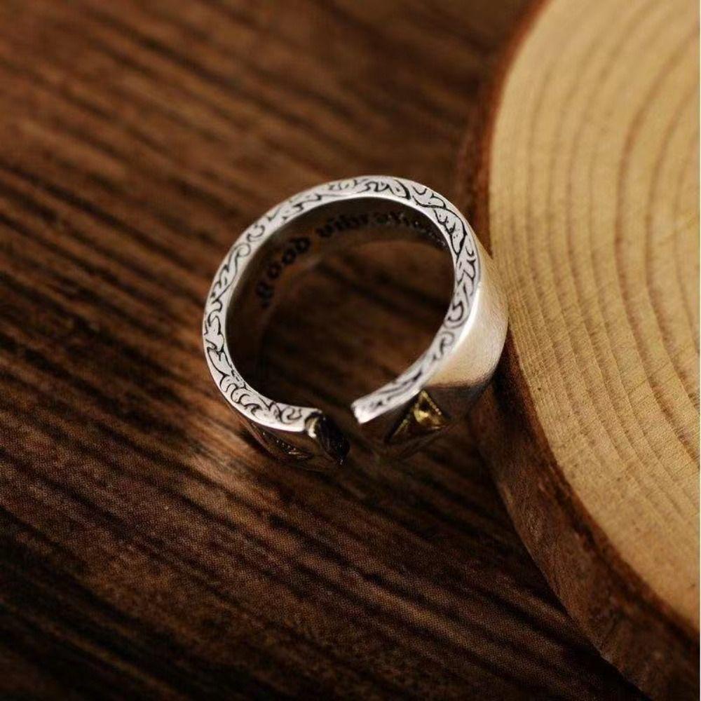 Mxbeauty Pria Paduan Cincin Vintage Hip Hop Trendi Segitiga Jari Aksesoris Mata Dewa Perak Punk Ring