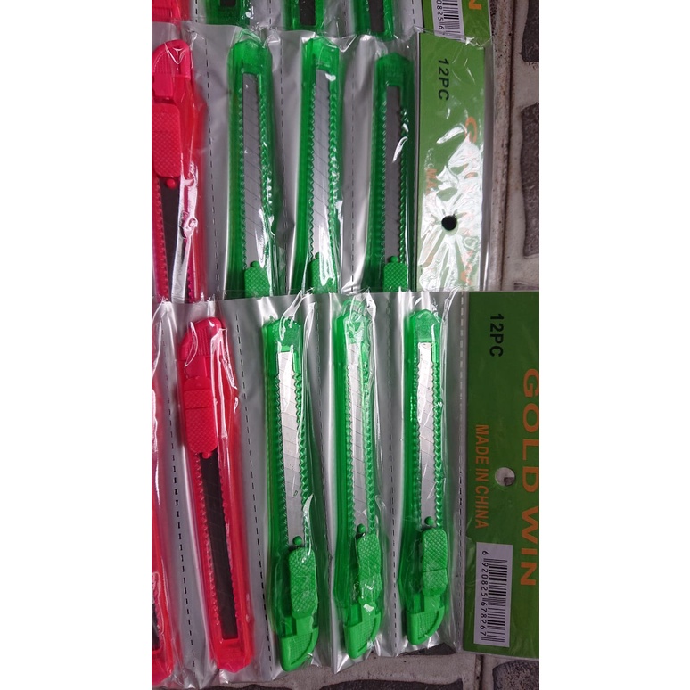 

Cutter kecil renteng isi 12 pcs//Gold win 2