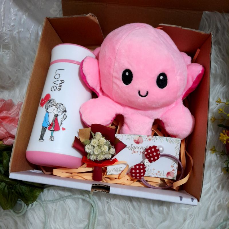

Terbaru !! Kado Ulang Tahun / Hampers Ulang Tahun Cewek / Kado Boneka Gurita Octopus dan Botol Kaca Love / Hadiah Persahabatan Wisuda Anniversary Birthday Gift Box Hampers