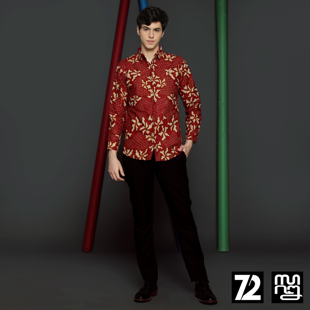 BATIK PRIA LENGAN PANJANG Kemeja Premium Motif Daun Singkong Warna Merah Abang 723701 Cap 72 - Baju Kemeja Atasan Pakaian Setelan Batik Pria Cowok Laki Laki Remaja Keluarga Kantor Lengan Panjang Modern Slimfit Slim Fit Premium Kekinian