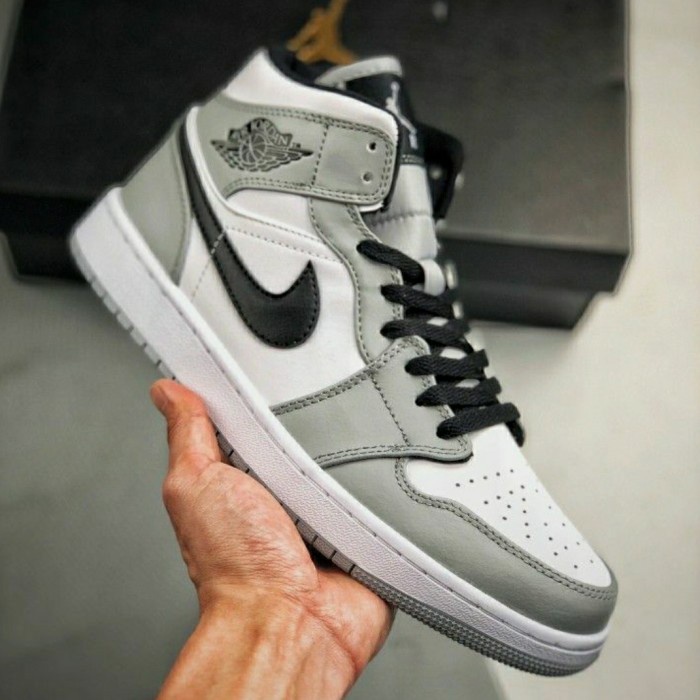 Air Jordan 1 Mid Light Smoke Grey