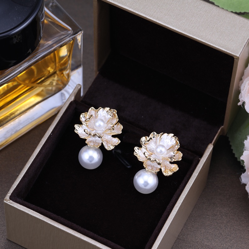 Gaya Baru Eropa Amerika Cahaya Mewah Peony Sederhana Retro Anting Temperamen Mutiara