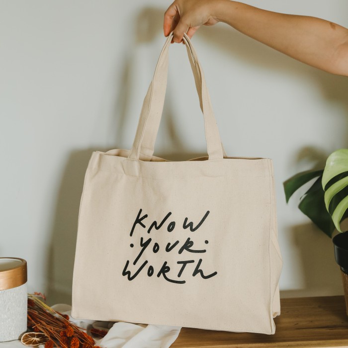 

TERMURAH Tote Bag - Know Your Worth - Kora X Mutiyani Women Edition