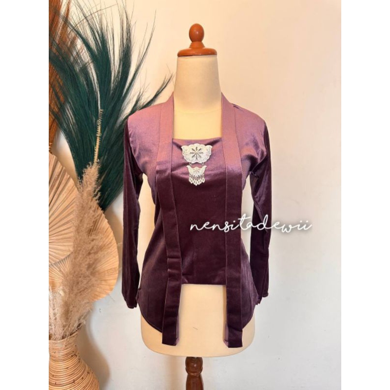 Kebaya dan Sorjan Kebaya Bludru Kutubaru - Warna Ungu Taro Lurik