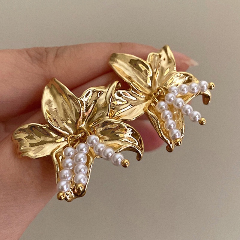 Logam Mutiara Bunga Mode Cahaya Mewah Retro Niche Temperamen Anting Berlebihan