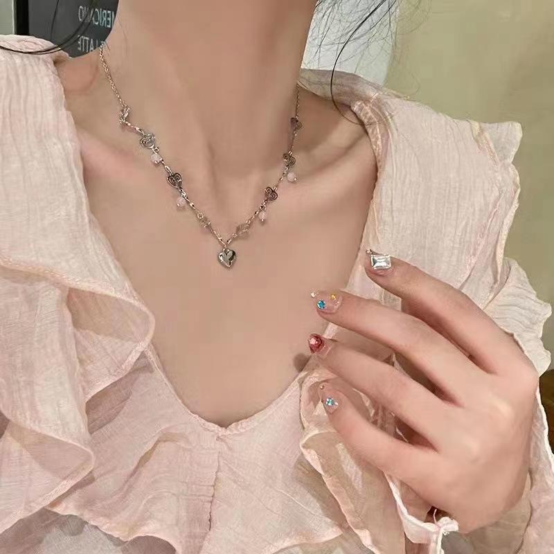 Kalung Liontin Cinta Trendi Korea Gaya Baru Perempuan All-Match Desain Niche Gaya chic Rantai Klavikula