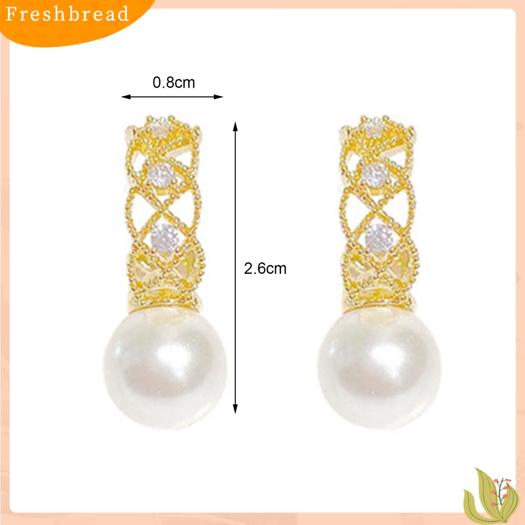 {In Stock} 1pasang Anting Hoop Bersinar Mutiara Imitasi Temperamen Geometris Elegan Hias Hadiah Wanita Berongga Keluar Lingkaran Anting Perhiasan Fashion Untuk Perjamuan