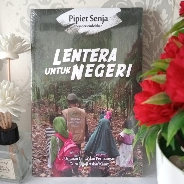 ORIGINAL LENTERA UNTUK NEGERI by Pipiet Senja