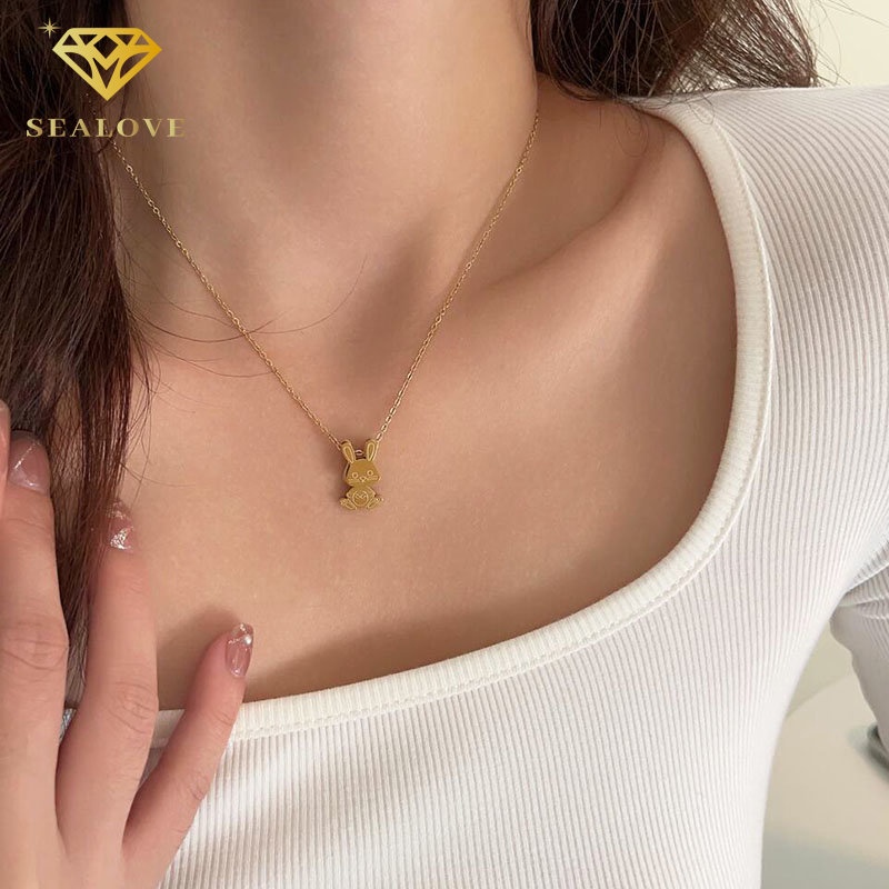 Kalung Titanium Anti Karat Emas 18K Kelinci Berayun Mekanis Lucu Perhiasan Wanita Fashion