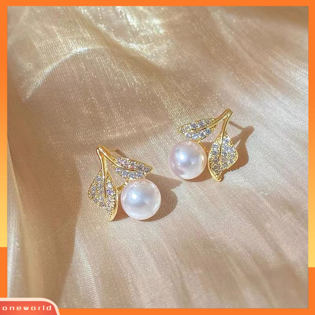 [EONE] 1pasang Ear Studs Dainty Elegan Bling Berlian Imitasi Golden High Gloss Daun Mutiara Imitasi Wanita Anting Perhiasan Aksesoris